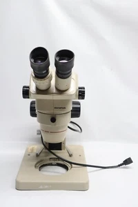 Microscopio stereo Olympus SZ40 SZ4045 con oculari GSWH10X/22 e supporto - Foto 1 di 13