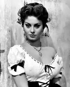 Sophia Loren Actress Portrait Publicity Photo Poster Art Print 16 x 24 in - Picture 1 of 1