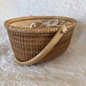 Vintage ovaler Nantucket Korb Leinen gefüttert 12" x 9,5" x 6,5" Kordelzug Holzboden - Bild 1 von 13