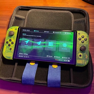 Nintendo Switch OLED - SD 256GB - Lime Green - Immagine 1 di 4