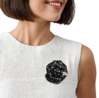 Broche y clip negro flor camelia 3D nuevo mini 5, flor, bola de diamantes de imitación Foto 1 de 4