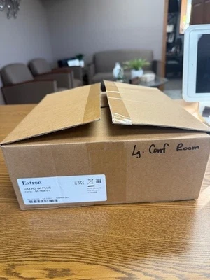 Extron DA4 HD 4K PLUS Distribution Amplifier - Image 1 of 2