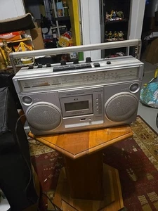 Vintage Montgomery Ward 3995B am/fm 8 Track/Cassette Player Boombox Tested Works - Picture 1 of 14
