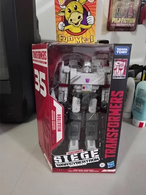 TRANSFORMERS SIEGE WAR FOR CYBERTRON TRILOGY 35th ANNIVERSARY MEGATRON FIGURE - Image 1 of 4