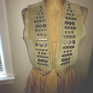 Vintage Styleworks Suede Embellished Studded Vest Tan Macramé Fringe M NWOT Boho - Picture 1 of 8