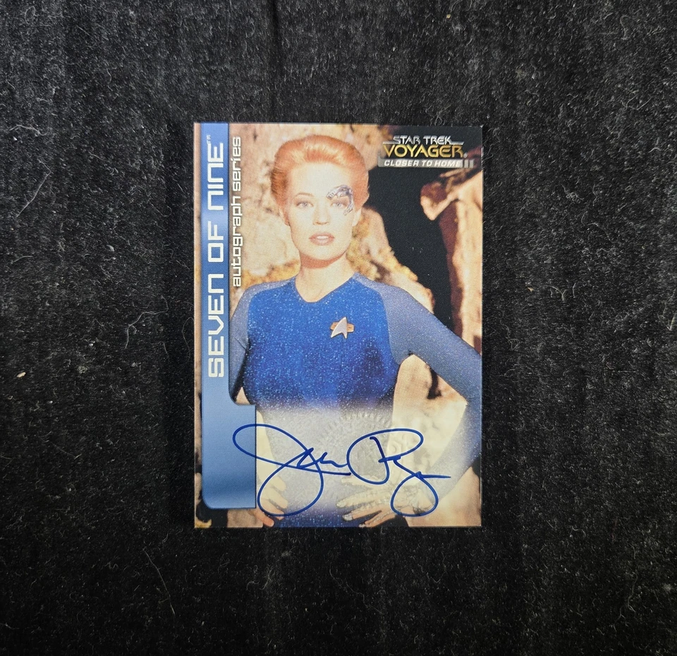 Star Trek Voyager - Jeri Ryan as Seven Of Nine Autograph Card A7 - Image 1 of 2