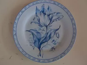American Atelier piatto 8" porcellana blu e bianca floreale francese 5091 tulipano - Foto 1 di 2