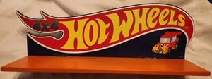 Letrero personalizado de estante de madera Hot Wheels 2022 Mattel - Imagen 1 de 5