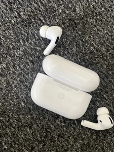 AirPods Pro - Photo 1 sur 2