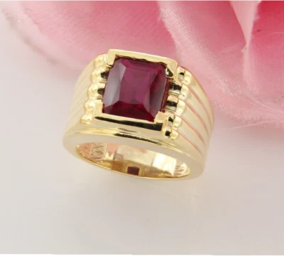 Conjunto de anillo de boda de oro amarillo de 14 quilates con bisel de rubí creado por princesa de 7 quilates para hombre Foto 1 de 4