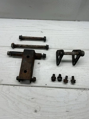 1986 Suzuki Quadrunner LT185 Motor Mounts Plates Bolts 41911-18900 Foto 1 de 3