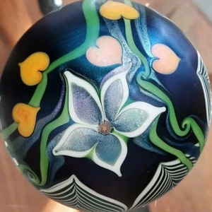 Precioso pisapapeles floral Orient & Flume Hearts & Vines de colección 1980 vidrio firmado - Imagen 1 de 9