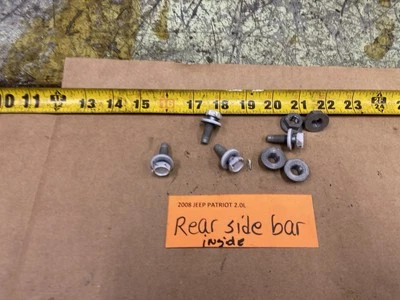 Jeep Patriot 2007-2011 soporte de asiento trasero travesaños pernos y tuercas Foto 1 de 4