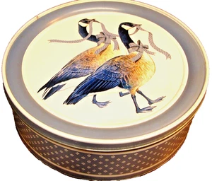 Vintage 1988 "Sweetie Bear Bakery" Gänse mit Bändern ~ großer runder Blechbehälter 748 - Bild 1 von 7