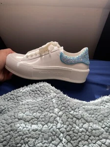 Alexander McQueen  - Picture 1 of 4