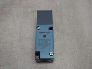 PEPPERL & FUCHS 923H26Q-B7T-L Inductive Limit Switch 15 mm Range NC NEW - Picture 1 of 6