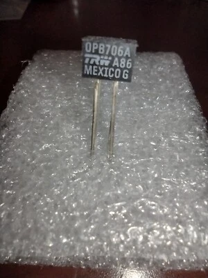 TRW OPB706A Reflective Optical Sensor/NOS/NPN phototransistor output  - Image 1 of 4