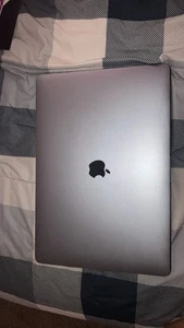 Macbook pro  - Picture 1 of 5