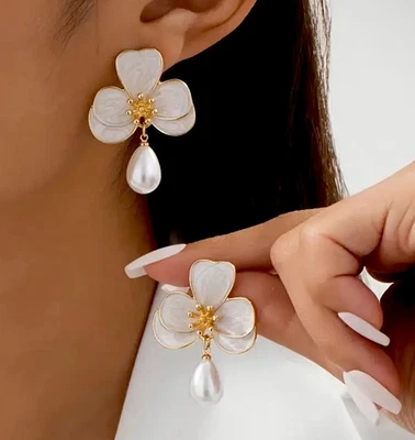 Perlen Ohrringe hängend goldfarbene Tropfenperle / Sommer Ohrringe - Bild 1 von 3