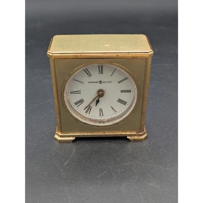 Howard Miller Reloj de Escritorio de Latón - Reloj Despertador de Cuarzo, Estilo Abrigo Vintage Foto 1 de 4