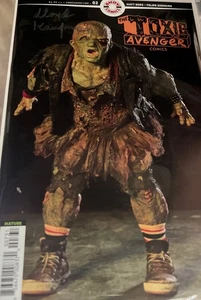 Toxic Avenger LLOYD KAUFMAN SIGNED Comic Book - Bild 1 von 2