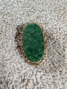 Vintage Jade Or Jadeite Catamore Oval Brooch Goldtone Green & Gold - Picture 1 of 3