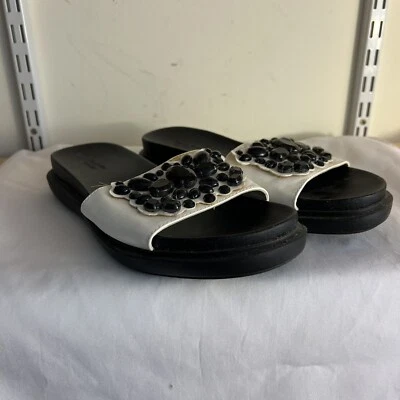 Simply Vera Wang Sandals Slides Wedges Size 8.5 Beaded Shoes Summer Black White - Image 1 of 4