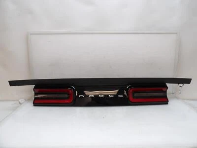 DODGE CHALLENGER CENTER TAIL LIGHT SILVER OEM 2015 - 2019 2020 2021 2022 2023 Foto 1 de 4