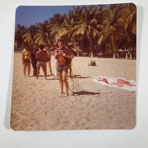 Fundfoto Mann Para segelt Schnurrbart Mann am Strand Mann in Shorts Foto - Bild 1 von 5