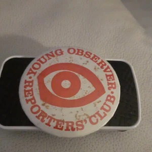 Insignia de colección Young Observer Reporters Club - Imagen 1 de 3