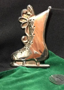 Vintage! Dept 56 borsa di flanella ornamento pattino da ghiaccio in ottone placcato argento NUOVA - Foto 1 di 4