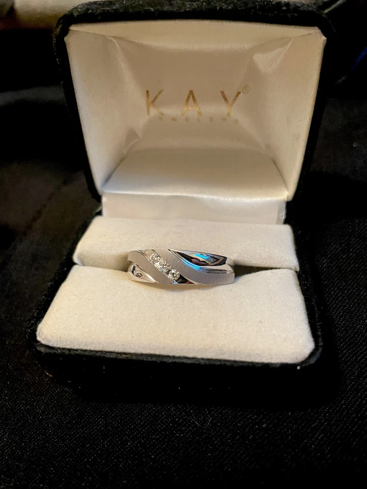 anillo de diamantes para hombre usado Foto 1 de 3