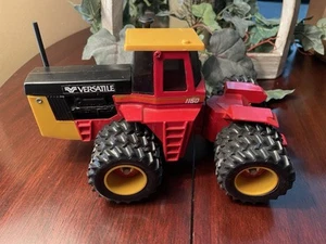 1/32 Versatile 1150 4WD Tractor W/Triples, Candy Stripe, Scale Models - Picture 1 of 2