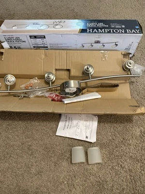 Luz de pista LED integrada de níquel cepillado Hampton Bay de 3 pies 1001715211 PIEZAS ASIS Foto 1 de 4