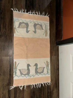 "Alfombra hecha a mano vintage gansos patos cottagecore 35"" por 19"" decoración de baño" Foto 1 de 3