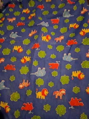 Tecido de algodão azul árvores hipopótamos zebra elefantes tigres leões 44" X 36" - Imagem 1 de 4