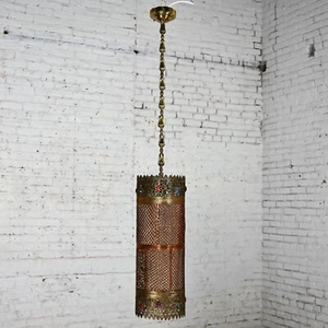 Colgante de cobre y latón perforado y en relieve estilo árabe hecho en la India - Imagen 1 de 24