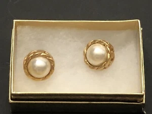 Vintage Anne Klein AK signierte goldfarbene Ohrstecker mit Kunstperlen - Bild 1 von 7