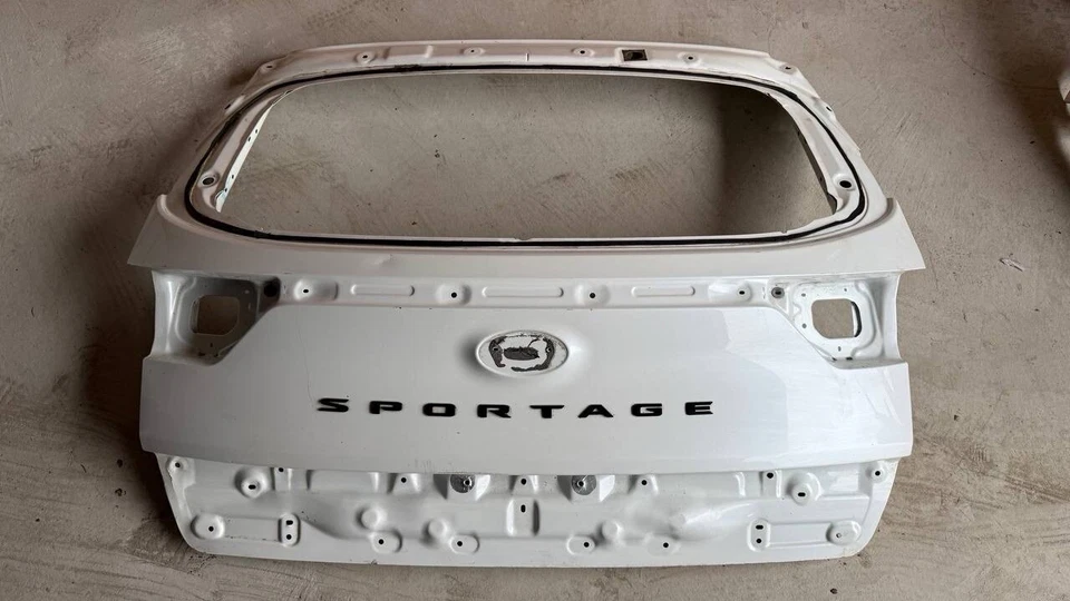 ❗️ NO SHIPPING ❗️ KIA SPORTAGE WHITE TAILGATE 2017 2018 2019 2020 2021 2022  - Image 1 of 3