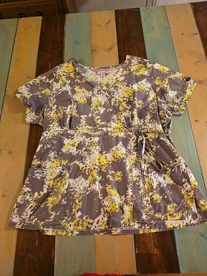 Women's Koi By Kathy Peterson Scrub Top Size 3XL - Image 1 of 4