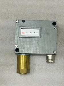 Trafag 900.2376.903 Pressure Switch 0.4 BAR P Max 12 Bar - Picture 1 of 4