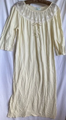 VINTAGE 1960'S SPOTLIGHT Women's L/XL 41" Chest, Lightweight Pullover Nightgown - Image 1 of 4