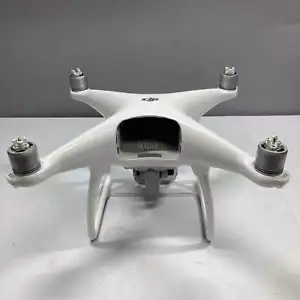 DJI Phantom 4 4K Quadcopter Camera Drone WM330A - Picture 1 of 17