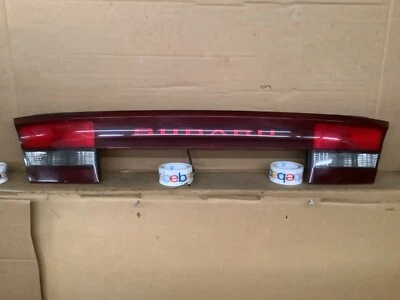 Panel de luz trasera central montado en el maletero Subaru Legacy 2000-04 4 puertas OEM 01 02 03 Foto 1 de 4