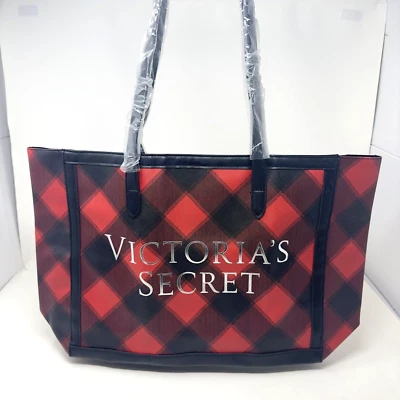 Сумка с короткими ручками Victoria Secret красная черная клетчатая Weekender сумка праздничная 2021 No 11195687 - Изображение 1 из 4