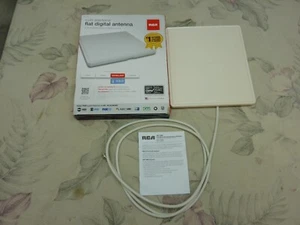 Antena de TV digital plana multidireccional modelo RCA ANT1400F - Imagen 1 de 5
