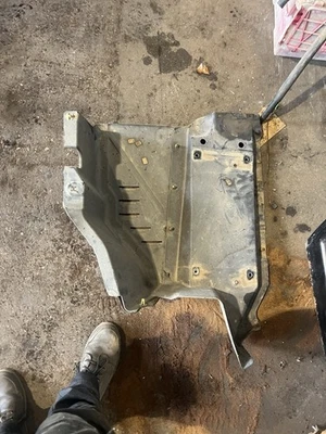 VW T5 2009 2.5 Tdi Fuel Cooler Protector 7H0825337b - Image 1 of 4