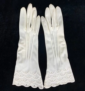 Vintage White Nylon Gloves 6-6.5 Cover the Wrist Scalloped Embroidery Row Cuffs - Picture 1 of 8