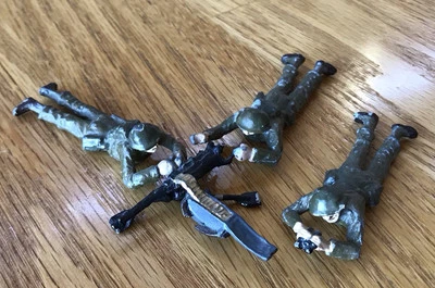 Equipo de ametralladoras de Estados Unidos Authenticast anterior a 1970 hasta ahora con soldados de juguete observadores Foto 1 de 2