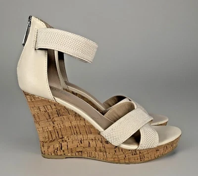 Sandalia Charles by Charles David Mujer Arena Beige Corcho Plataforma Cuña Cremallera, 7.5 Usada en Excelente Condición Foto 1 de 4